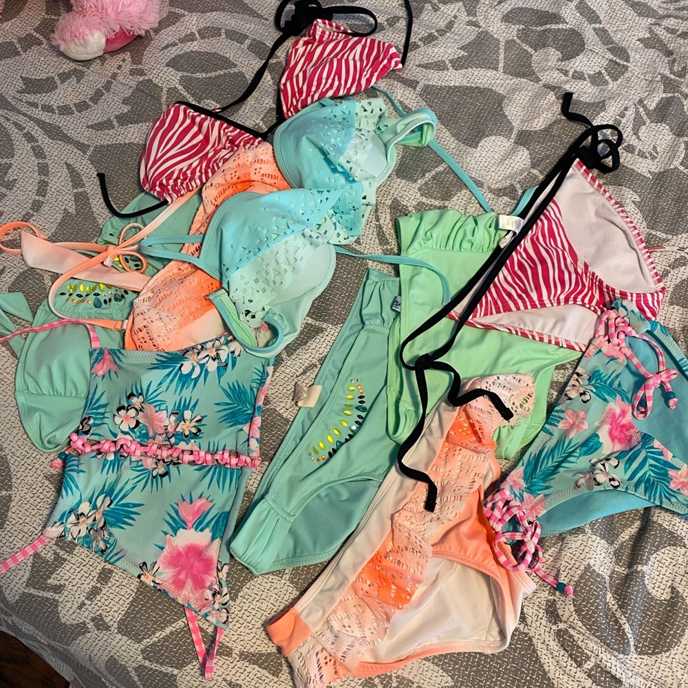 BUNDLE!! 5 swimsuit sets!!